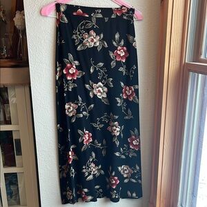 Jones New York maxi skirt back & red floral silk size 4